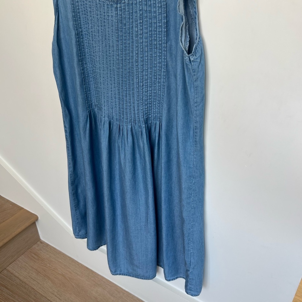 Old Navy Sleeveless Chambray Dress with Scoop Neck and Smocked Pleated Detail - Picture 3 of 8